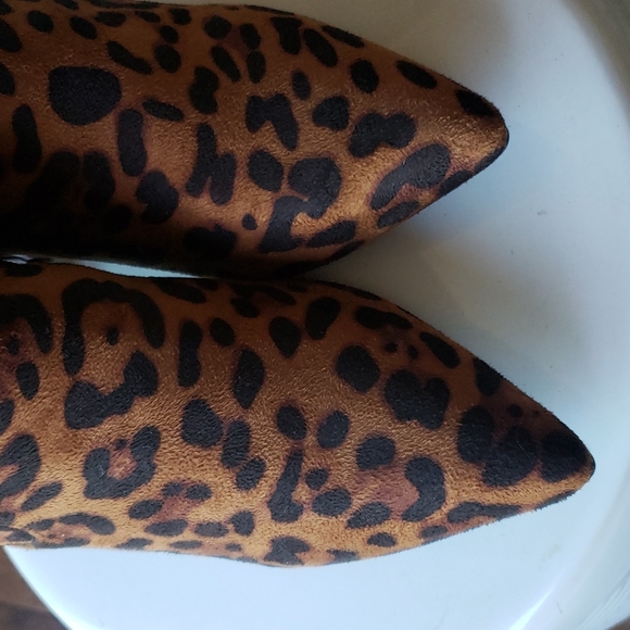 4" Leopard bootie 8.5 - Picture 4 of 5